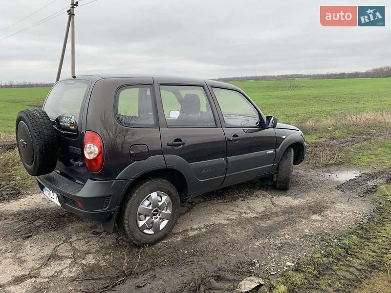 Внедорожник / Кроссовер Chevrolet Niva 2015 в Харькове