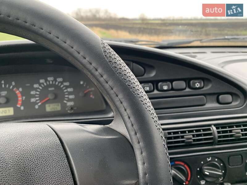 Внедорожник / Кроссовер Chevrolet Niva 2015 в Харькове