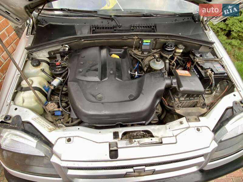 Внедорожник / Кроссовер Chevrolet Niva 2005 в Харькове