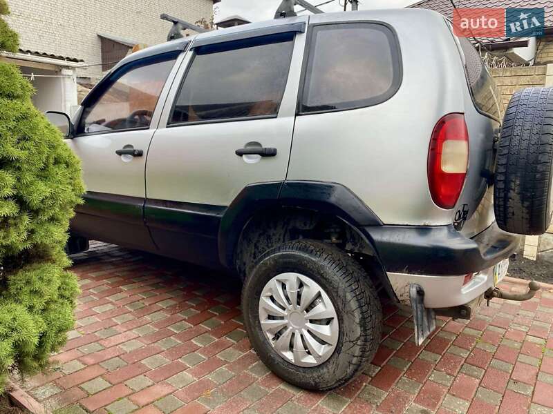 Внедорожник / Кроссовер Chevrolet Niva 2005 в Харькове