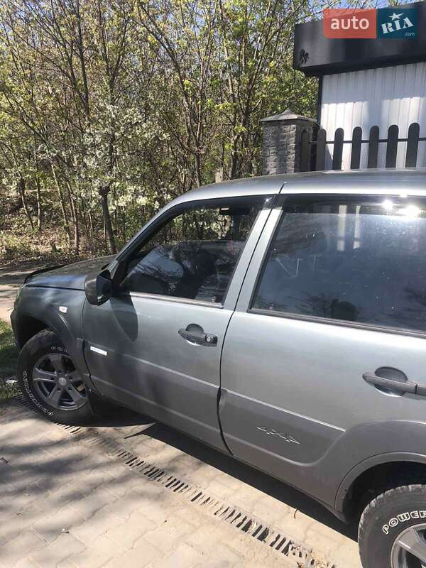 Внедорожник / Кроссовер Chevrolet Niva 2011 в Голованевске