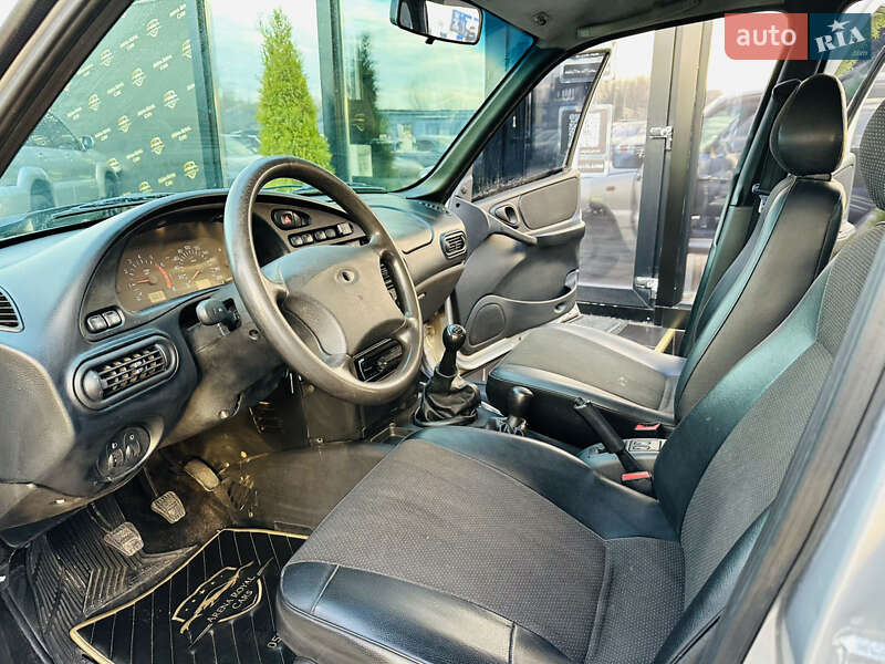 Внедорожник / Кроссовер Chevrolet Niva 2008 в Харькове