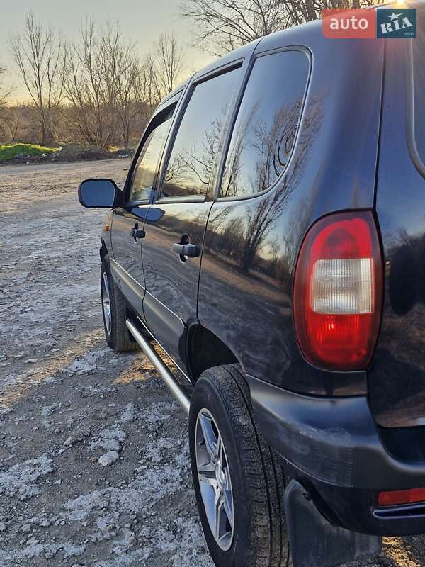 Внедорожник / Кроссовер Chevrolet Niva 2005 в Кривом Роге