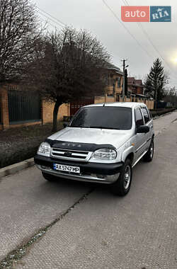 Внедорожник / Кроссовер Chevrolet Niva 2006 в Харькове