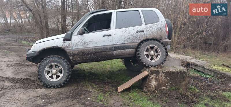 Позашляховик / Кросовер Chevrolet Niva 2004 в Магдалинівці