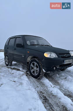 Внедорожник / Кроссовер Chevrolet Niva 2011 в Каменском