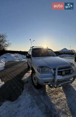 Внедорожник / Кроссовер Chevrolet Niva 2004 в Хусте