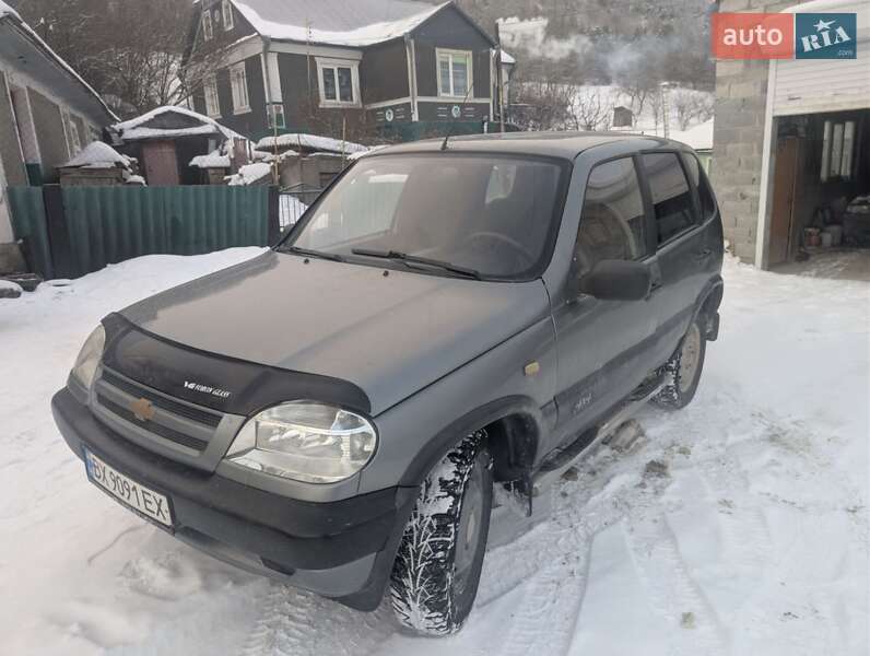 Chevrolet Niva 2004