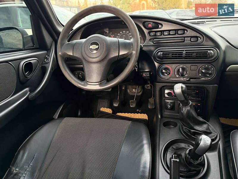 Внедорожник / Кроссовер Chevrolet Niva 2010 в Харькове