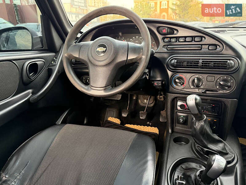 Внедорожник / Кроссовер Chevrolet Niva 2010 в Харькове