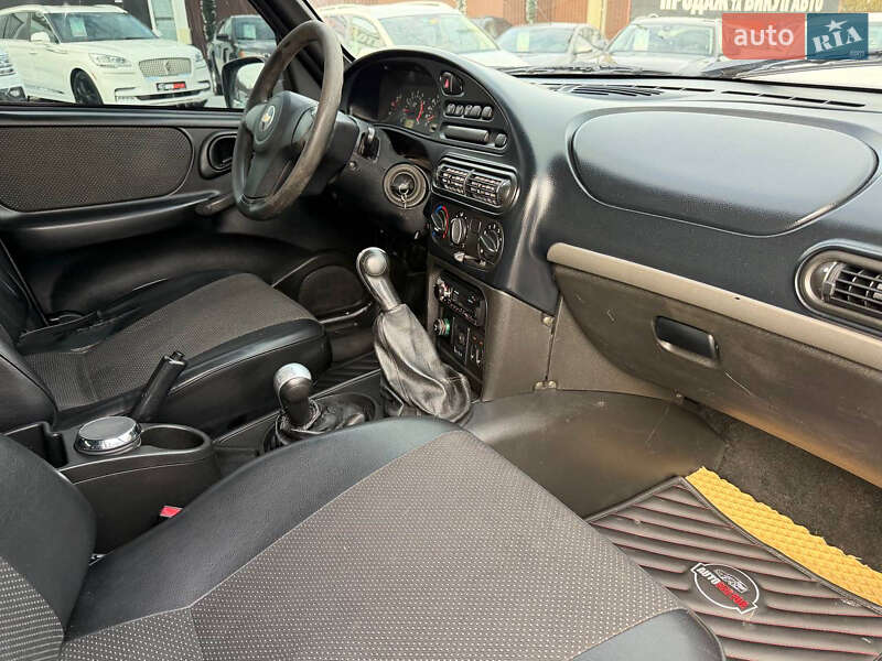 Внедорожник / Кроссовер Chevrolet Niva 2010 в Харькове