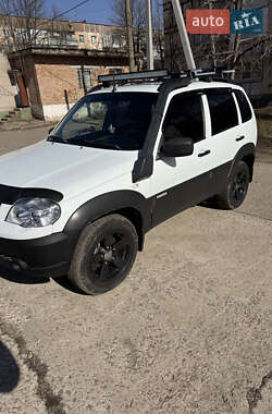 Внедорожник / Кроссовер Chevrolet Niva 2015 в Покрове