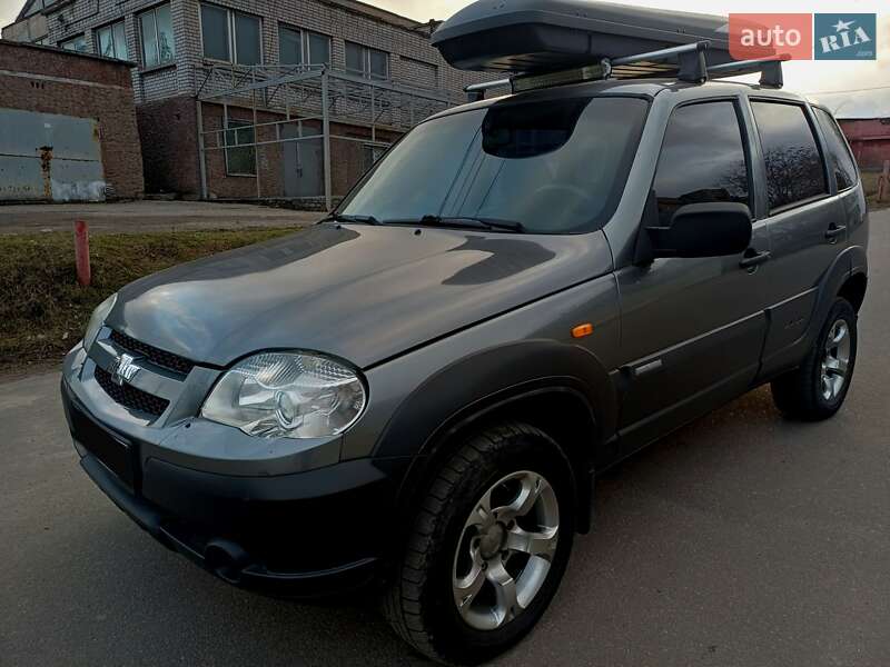 Внедорожник / Кроссовер Chevrolet Niva 2010 в Каменском