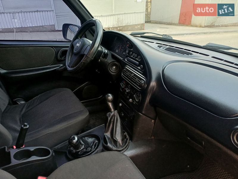 Внедорожник / Кроссовер Chevrolet Niva 2010 в Каменском