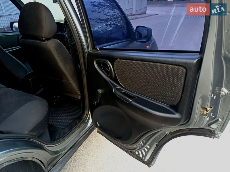 Внедорожник / Кроссовер Chevrolet Niva 2010 в Каменском