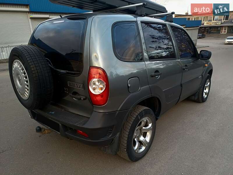 Внедорожник / Кроссовер Chevrolet Niva 2010 в Каменском