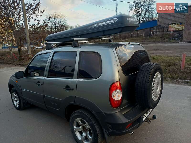 Внедорожник / Кроссовер Chevrolet Niva 2010 в Каменском