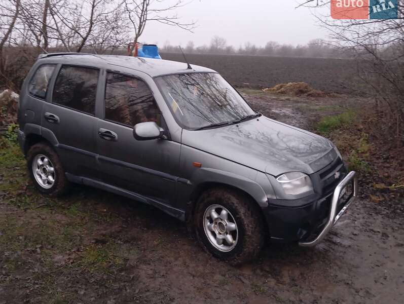 Внедорожник / Кроссовер Chevrolet Niva 2005 в Оратове