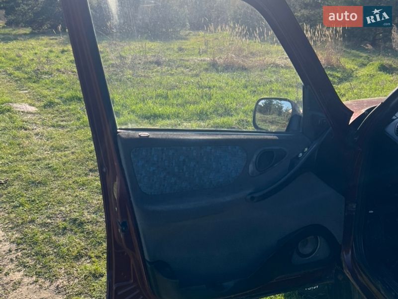 Внедорожник / Кроссовер Chevrolet Niva 2004 в Киеве