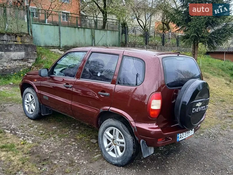 Chevrolet Niva 2005