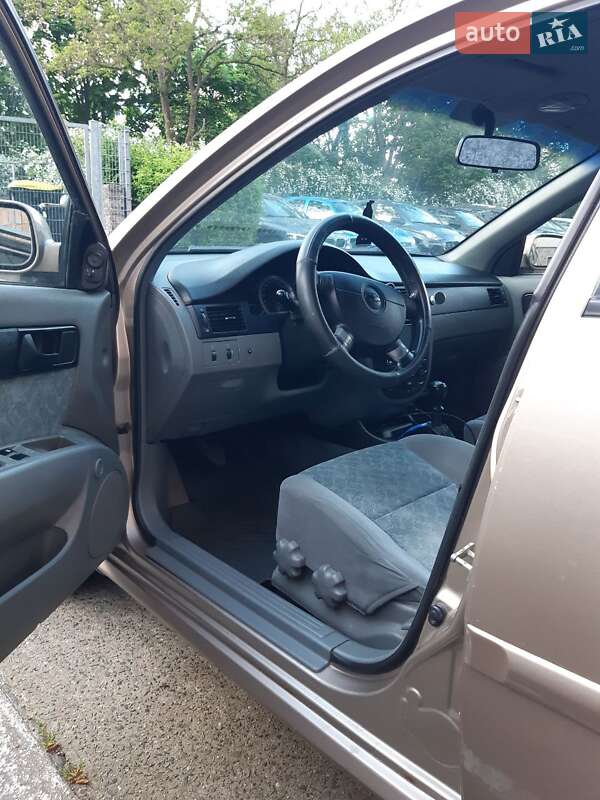 Седан Chevrolet Nubira 2004 в Смеле