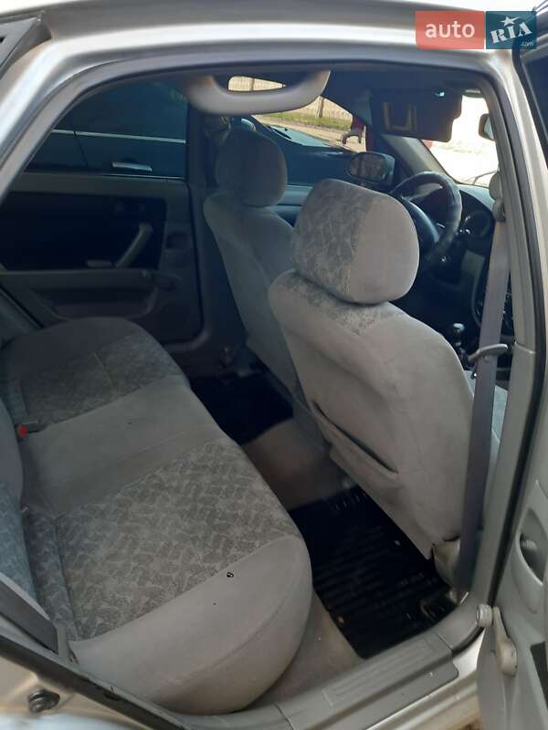 Седан Chevrolet Nubira 2004 в Ровно