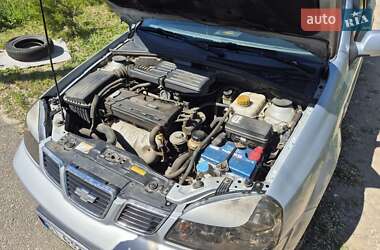Седан Chevrolet Nubira 2004 в 