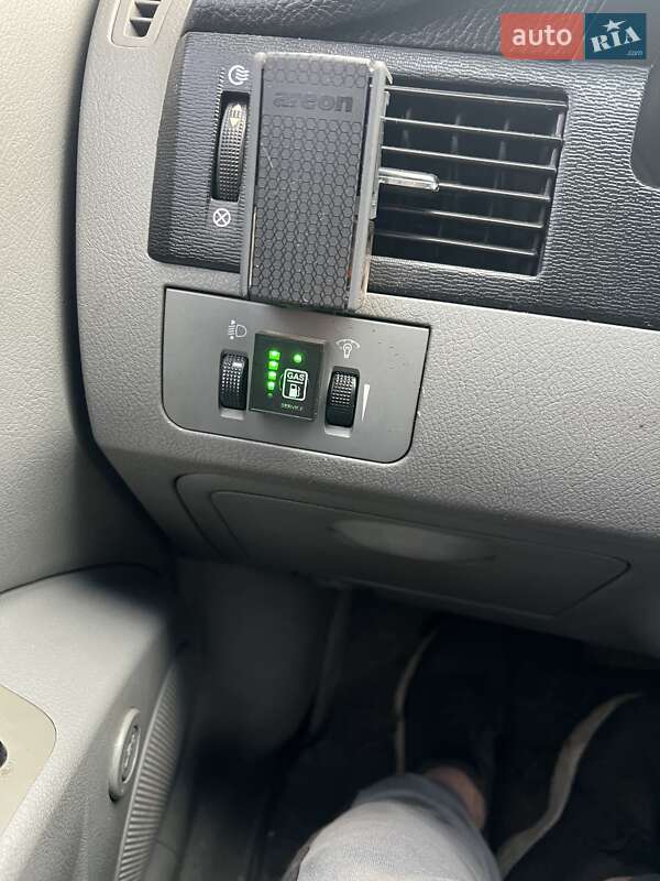 Седан Chevrolet Nubira 2004 в Вольнянске