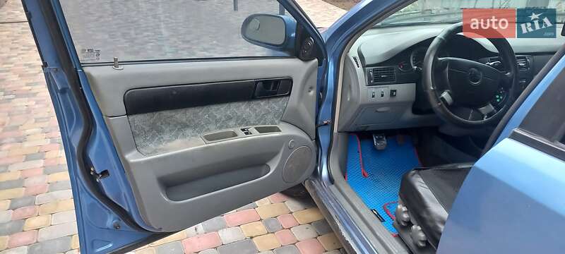 Седан Chevrolet Nubira 2004 в Лубнах