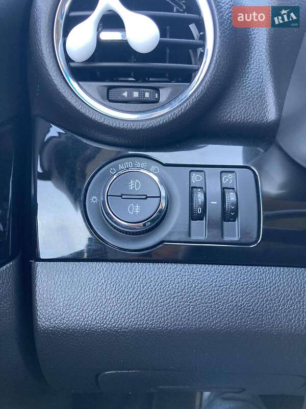 Мінівен Chevrolet Orlando 2012 в Новояворівську