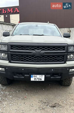 Пикап Chevrolet Silverado 2015 в 