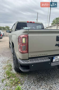 Пикап Chevrolet Silverado 2015 в 