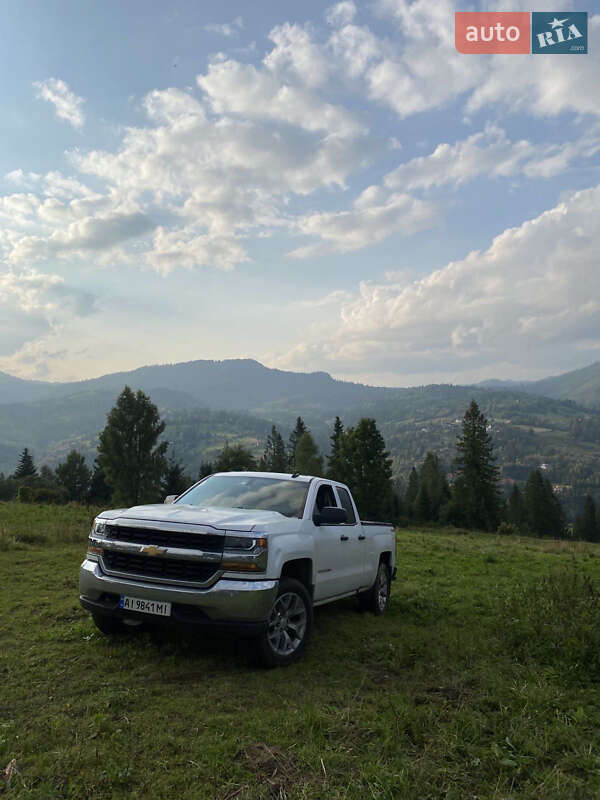 Пикап Chevrolet Silverado 2017 в Яготине