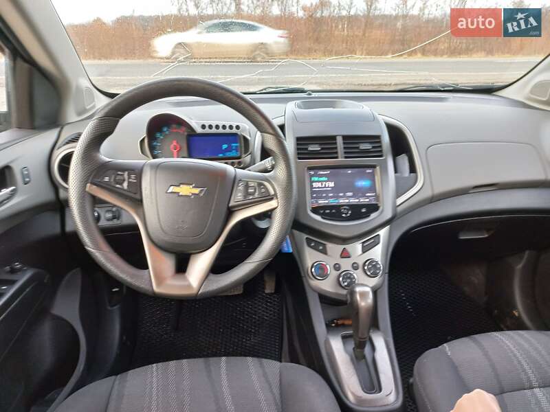 Седан Chevrolet Sonic 2014 в Львове