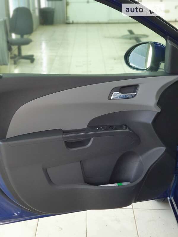 Хэтчбек Chevrolet Sonic 2013 в Днепре