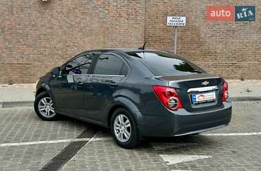Седан Chevrolet Sonic 2012 в 