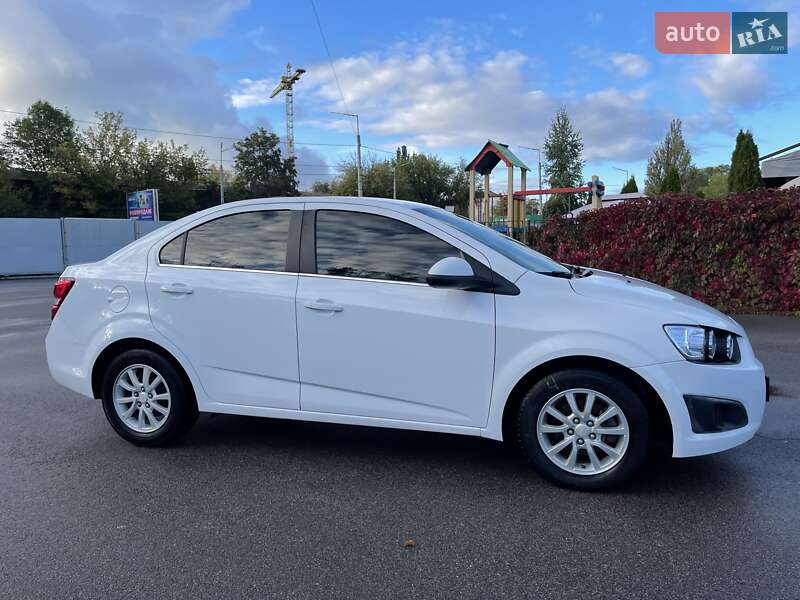 Седан Chevrolet Sonic 2017 в Киеве