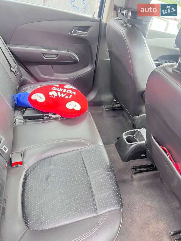 Седан Chevrolet Sonic 2014 в Воловце