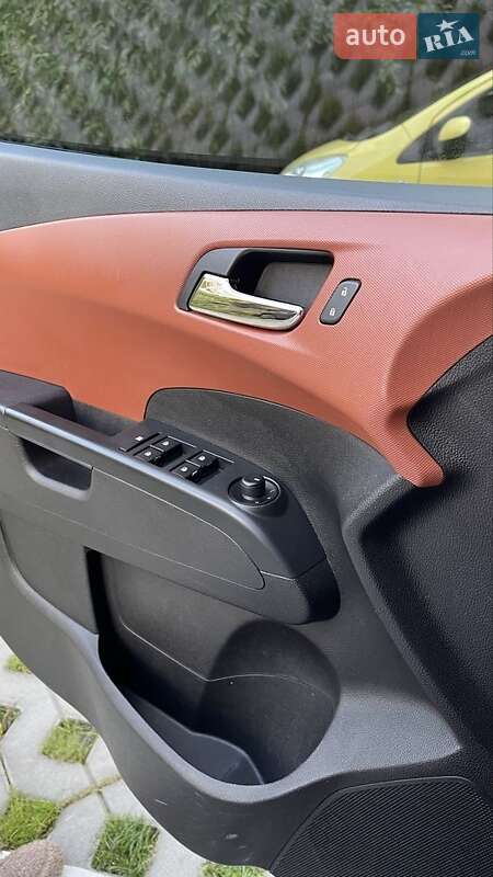 Седан Chevrolet Sonic 2016 в Києві