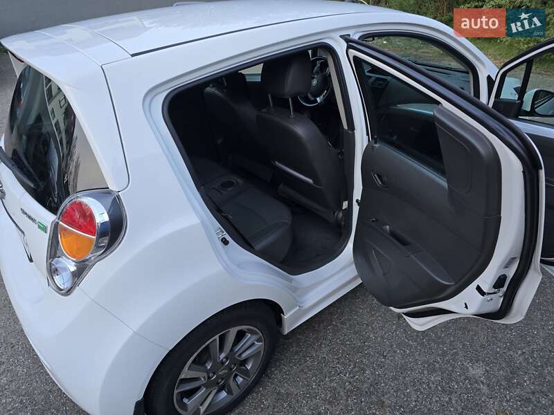Хэтчбек Chevrolet Spark EV 2016 в Полтаве