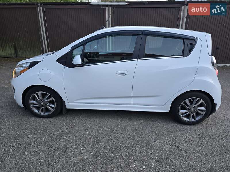 Хэтчбек Chevrolet Spark EV 2016 в 