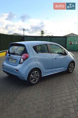 Хэтчбек Chevrolet Spark EV 2015 в 