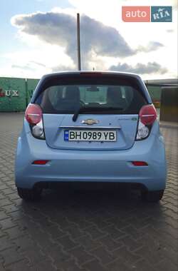 Хэтчбек Chevrolet Spark EV 2015 в 