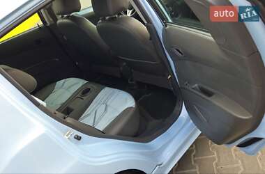 Хэтчбек Chevrolet Spark EV 2015 в 