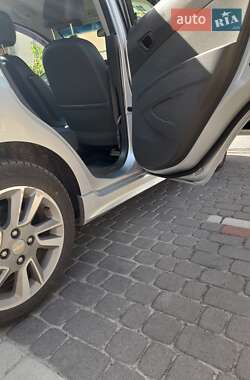 Хэтчбек Chevrolet Spark EV 2015 в 
