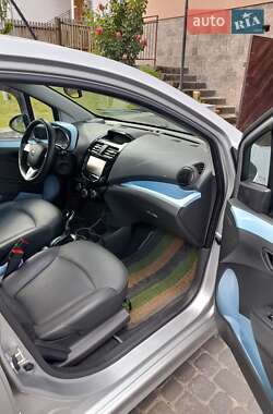 Хэтчбек Chevrolet Spark EV 2015 в 