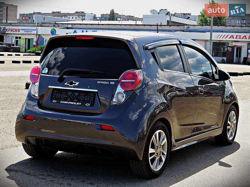 Хэтчбек Chevrolet Spark EV 2013 в Черкассах