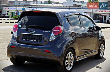 Хэтчбек Chevrolet Spark EV 2013 в 