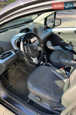 Хетчбек Chevrolet Spark EV 2013 в 