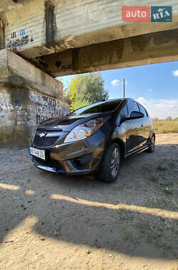 Хетчбек Chevrolet Spark EV 2013 в 